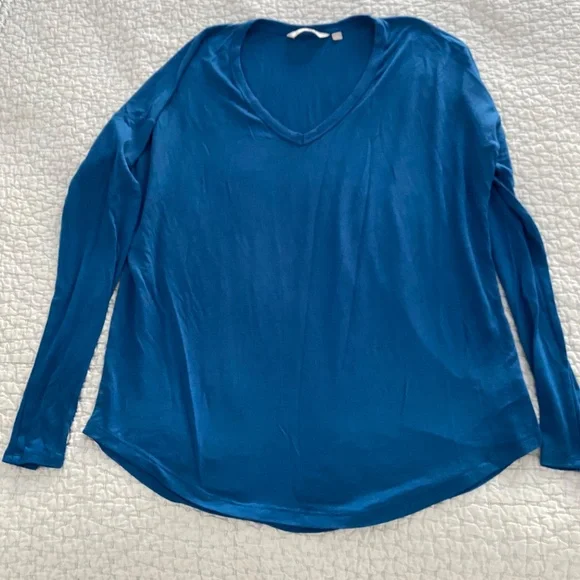 Bundle of three Athleta long sleeve tops - Picture 4 of 7